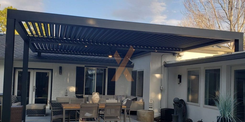 Living are pergola shade Santangelo by StruXure of the Rockies